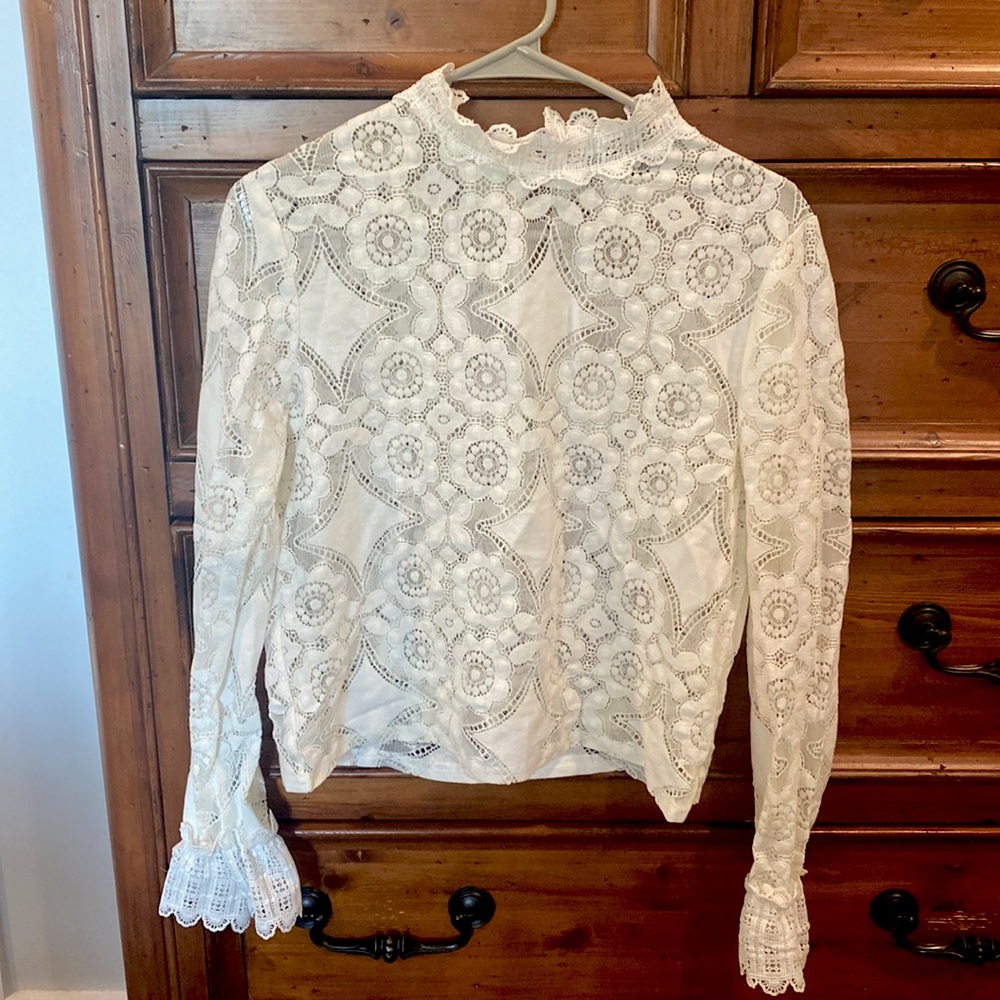Lace long-sleeved top